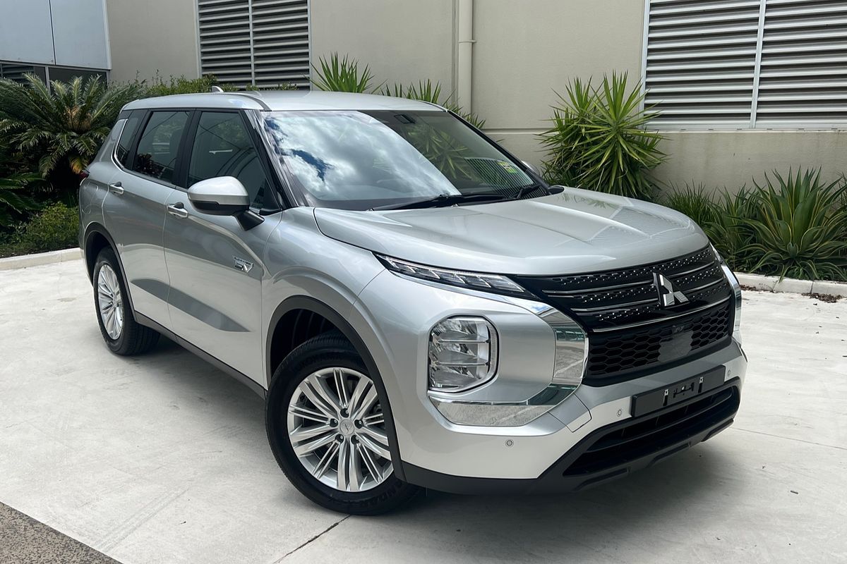 2024 Mitsubishi Outlander PHEV ES ZM