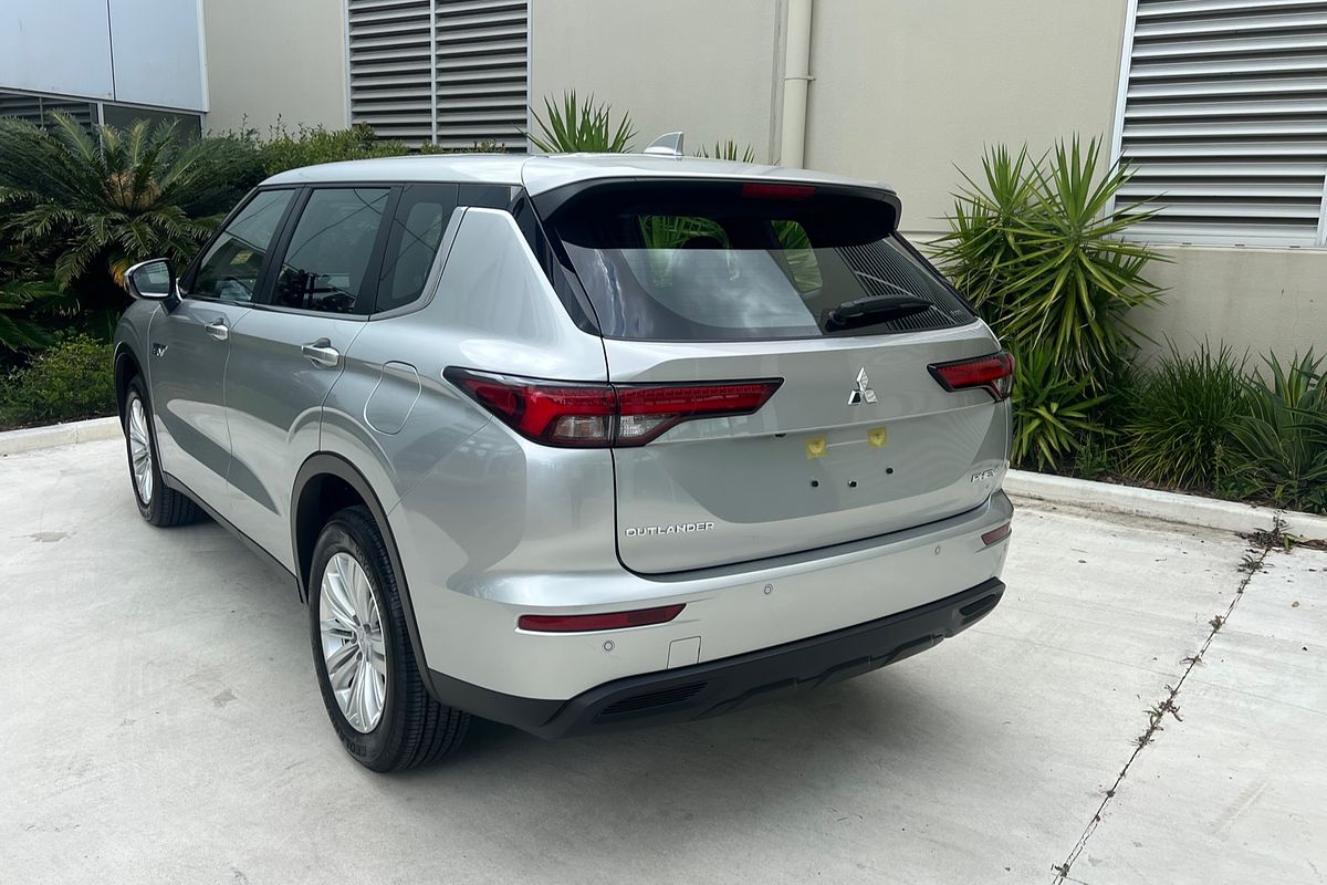 2024 Mitsubishi Outlander PHEV ES ZM