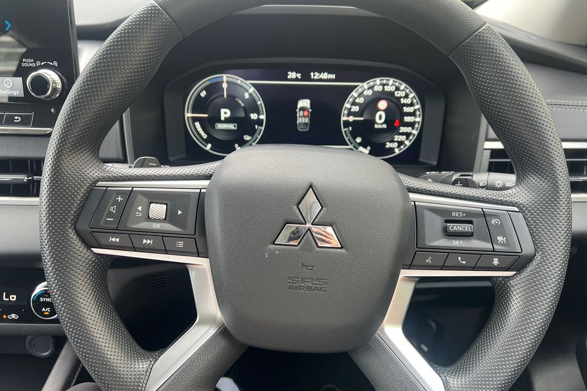 2024 Mitsubishi Outlander PHEV ES ZM