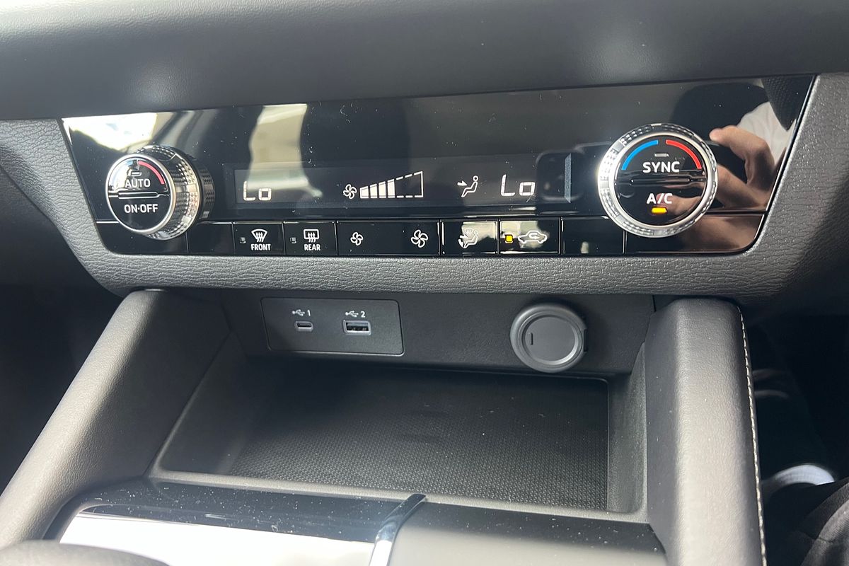 2024 Mitsubishi Outlander PHEV ES ZM