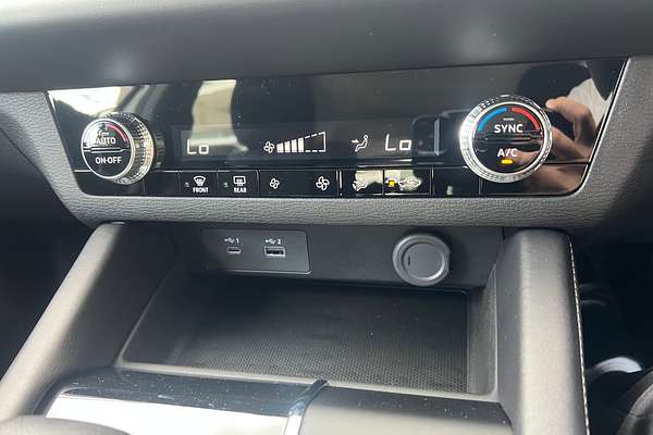 2024 Mitsubishi Outlander PHEV ES ZM