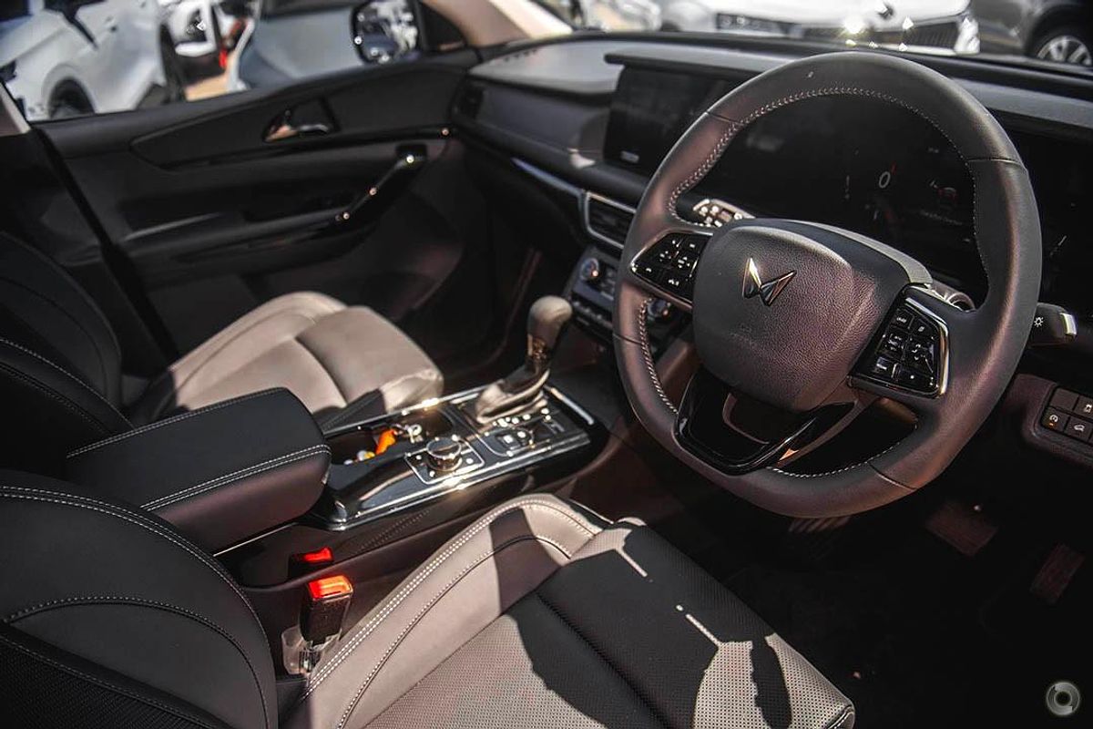 2024 Mahindra XUV700 AX7L Black Edition