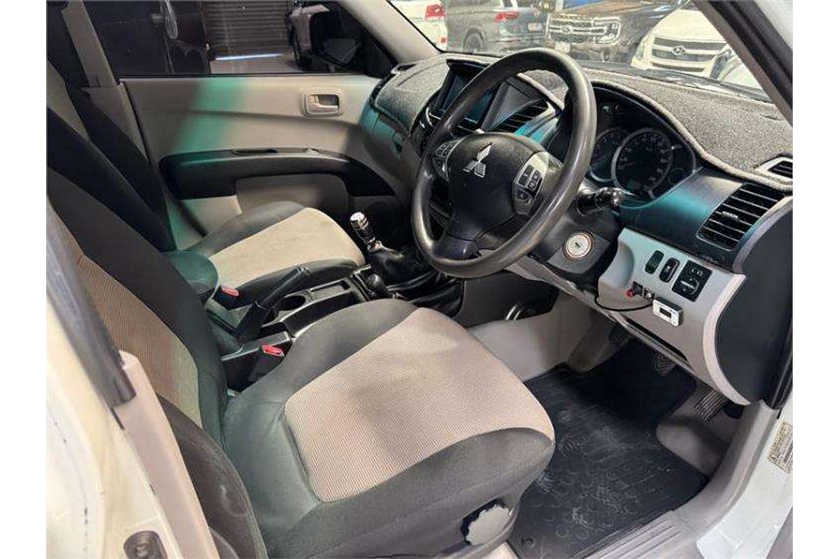 2014 Mitsubishi Triton GLX MN 4X4