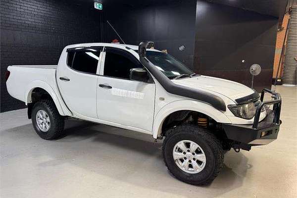2014 Mitsubishi Triton GLX MN 4X4