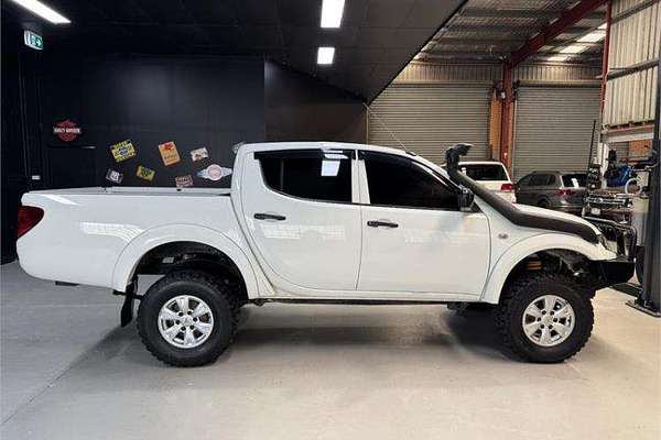 2014 Mitsubishi Triton GLX MN 4X4