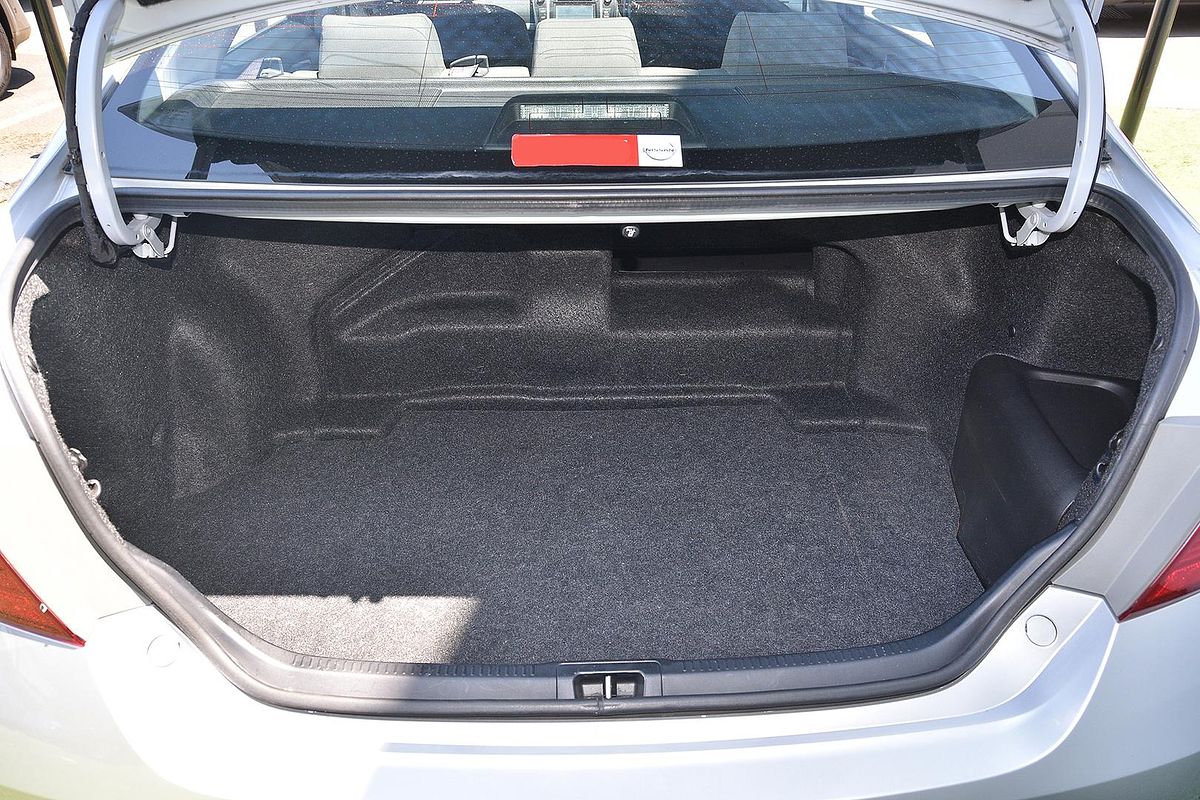 2016 Toyota Camry Altise AVV50R