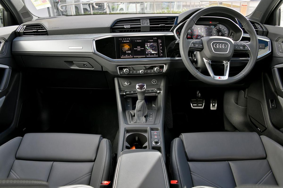 2024 Audi Q3 40 TFSI S line F3