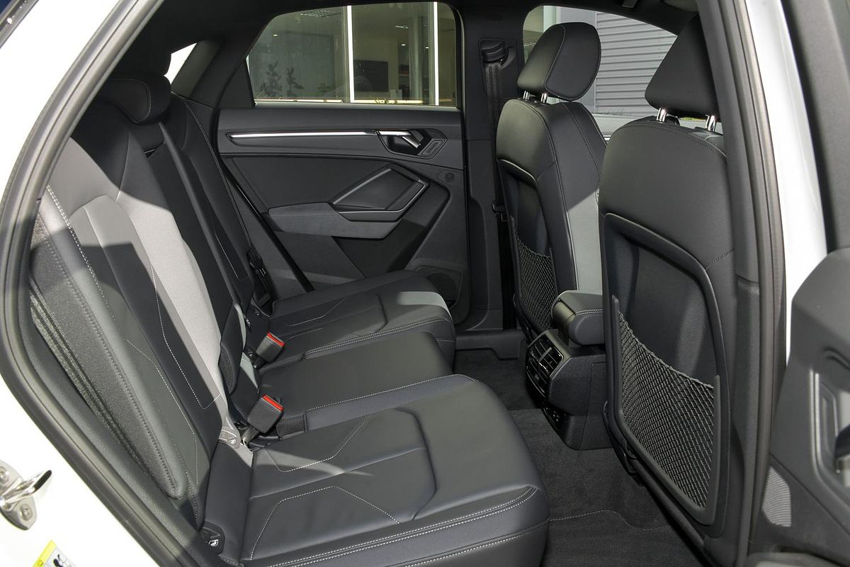 2024 Audi Q3 40 TFSI S line F3