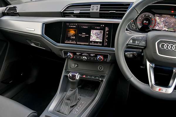 2024 Audi Q3 40 TFSI S line F3
