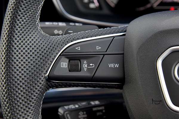 2024 Audi Q3 40 TFSI S line F3