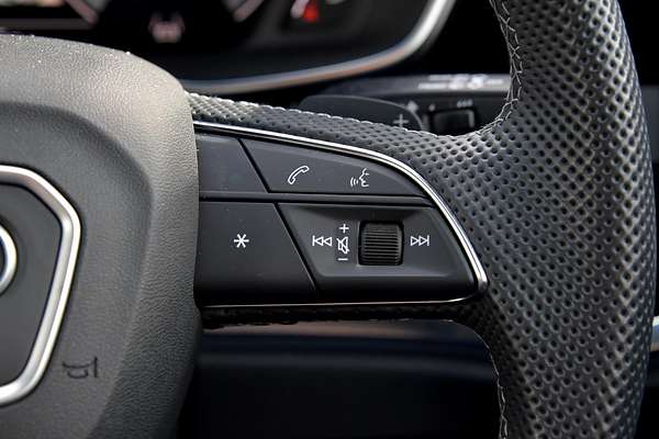 2024 Audi Q3 40 TFSI S line F3