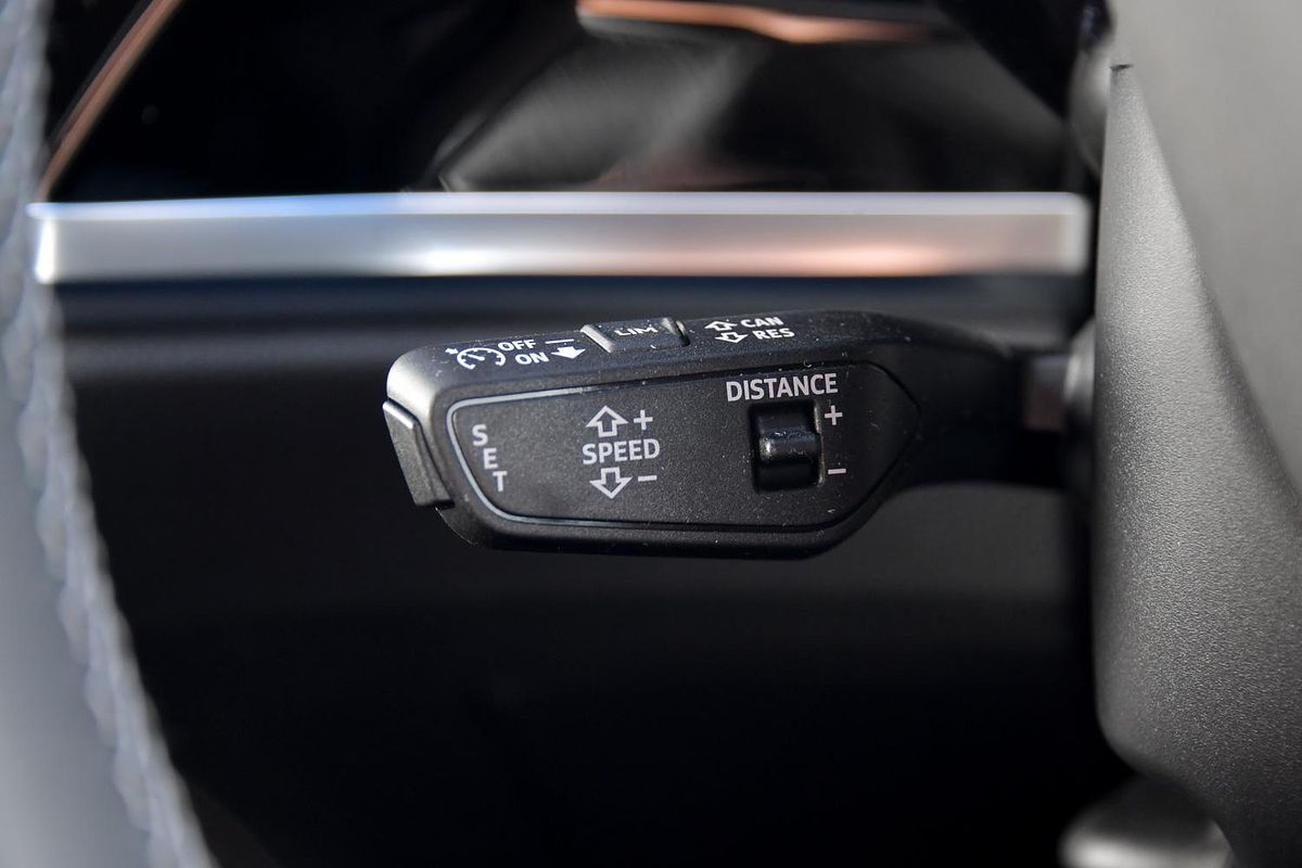 2024 Audi Q3 40 TFSI S line F3