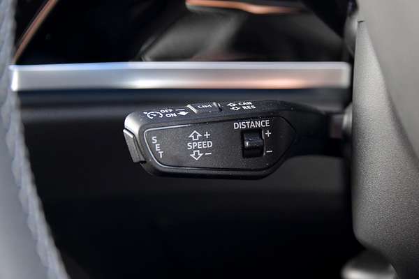 2024 Audi Q3 40 TFSI S line F3