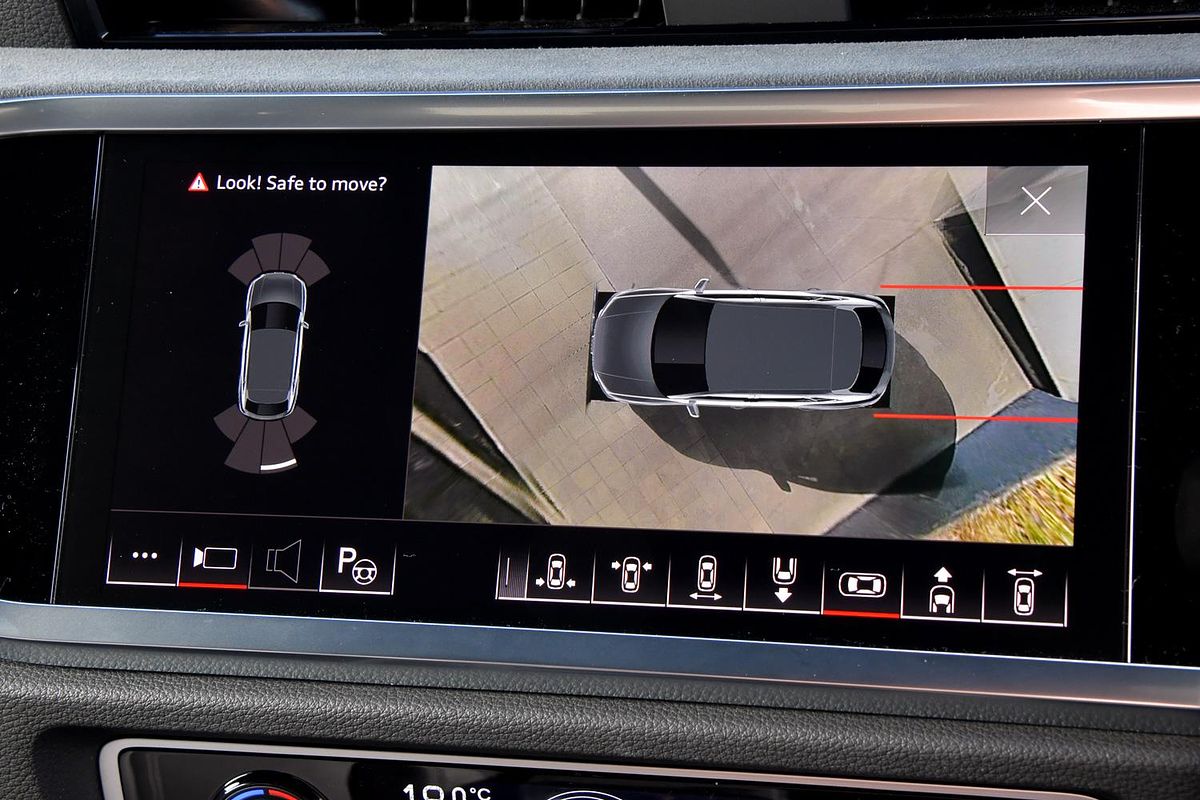2024 Audi Q3 40 TFSI S line F3