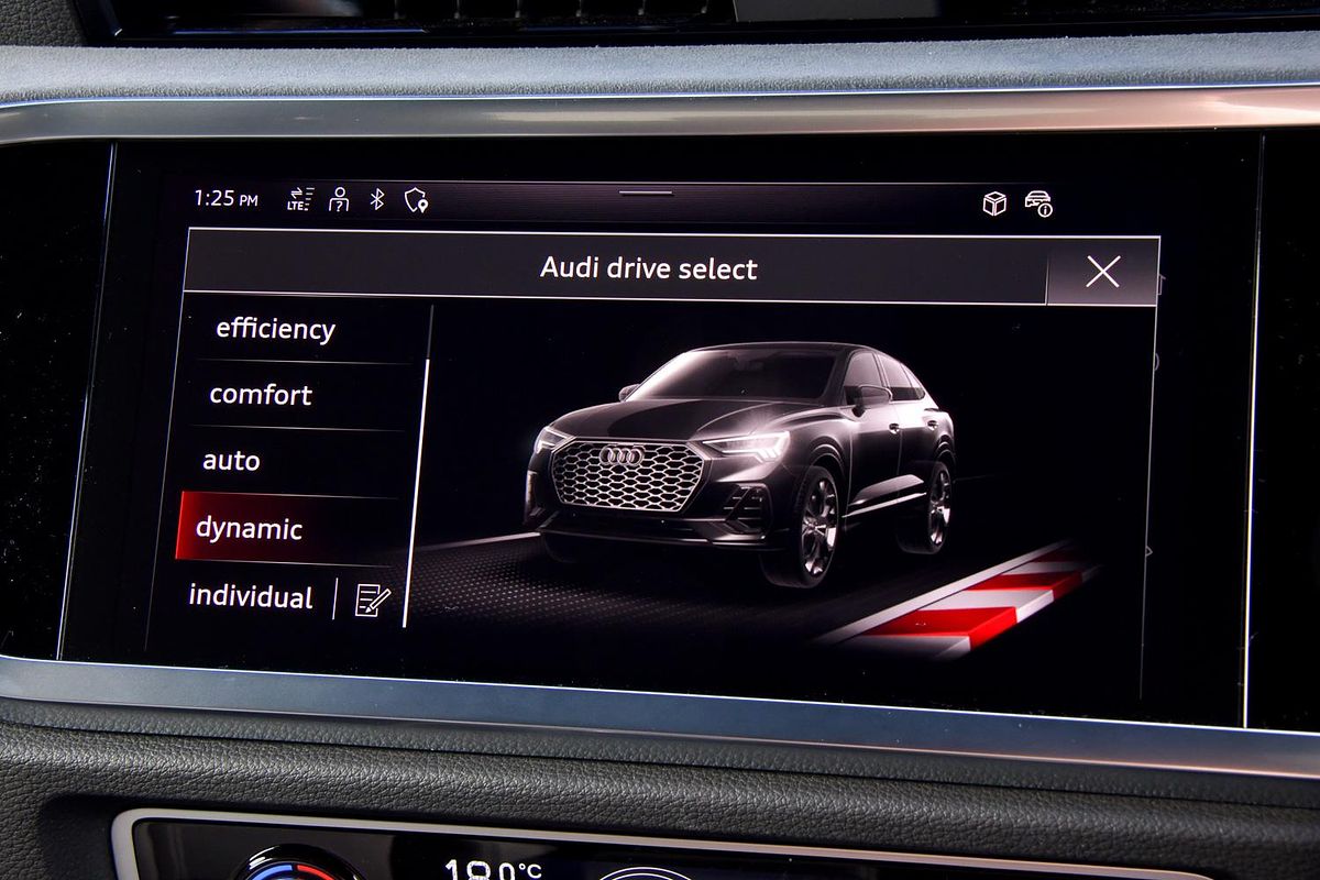 2024 Audi Q3 40 TFSI S line F3
