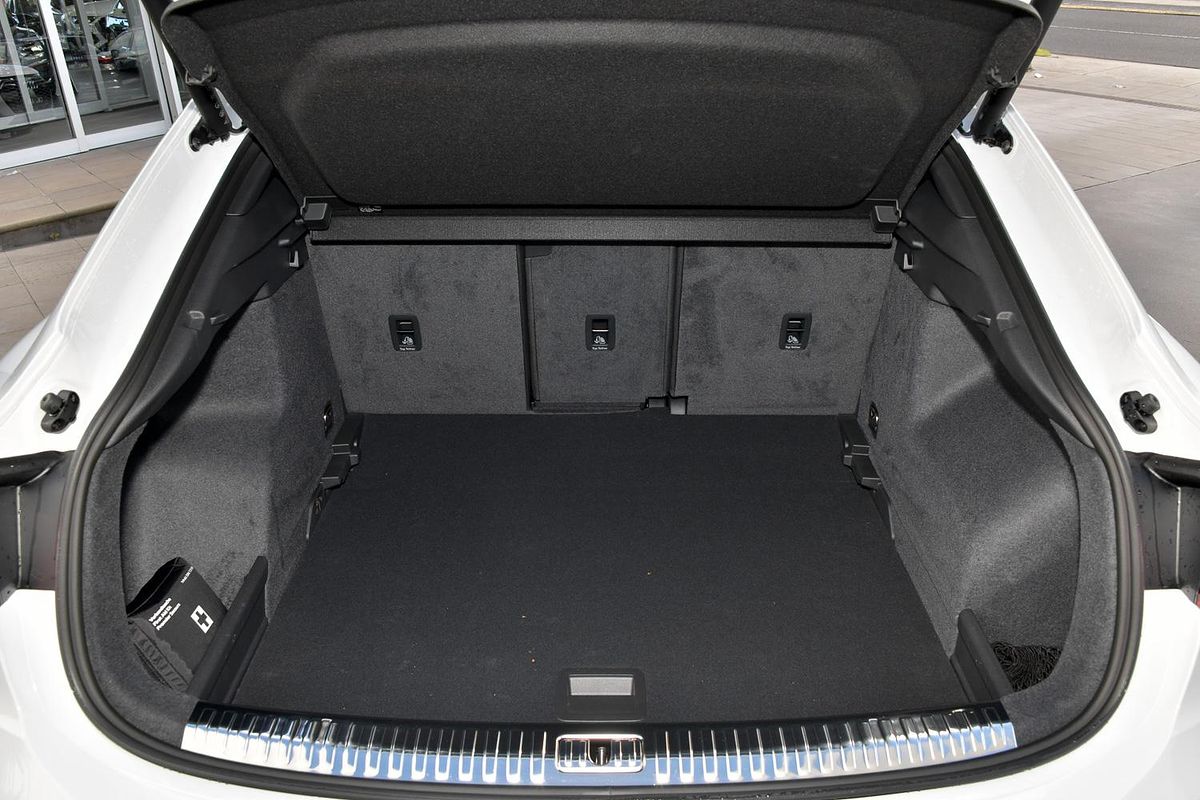 2024 Audi Q3 40 TFSI S line F3