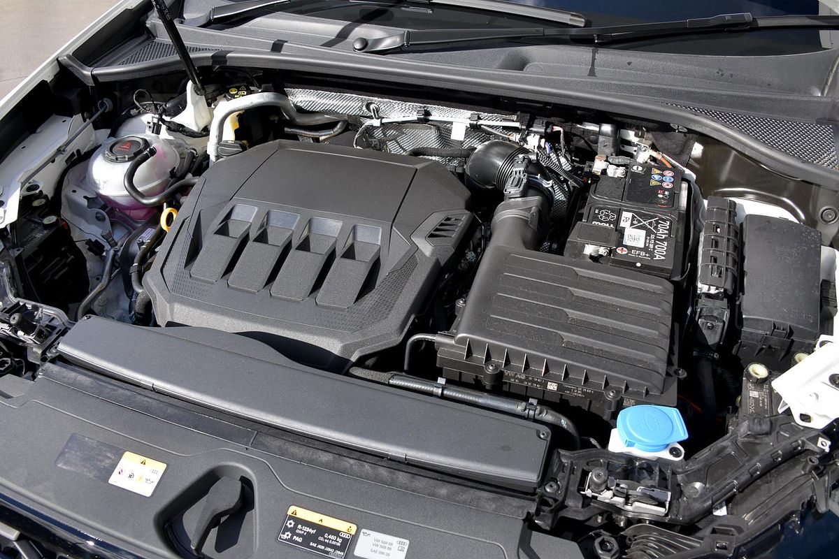 2024 Audi Q3 40 TFSI S line F3