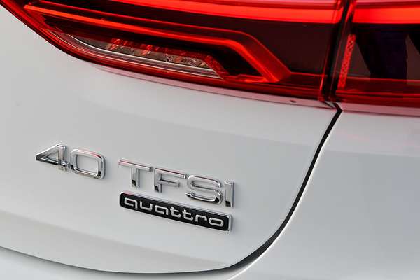 2024 Audi Q3 40 TFSI S line F3