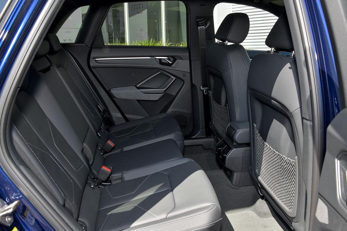 2024 Audi Q3 40 TFSI S line F3
