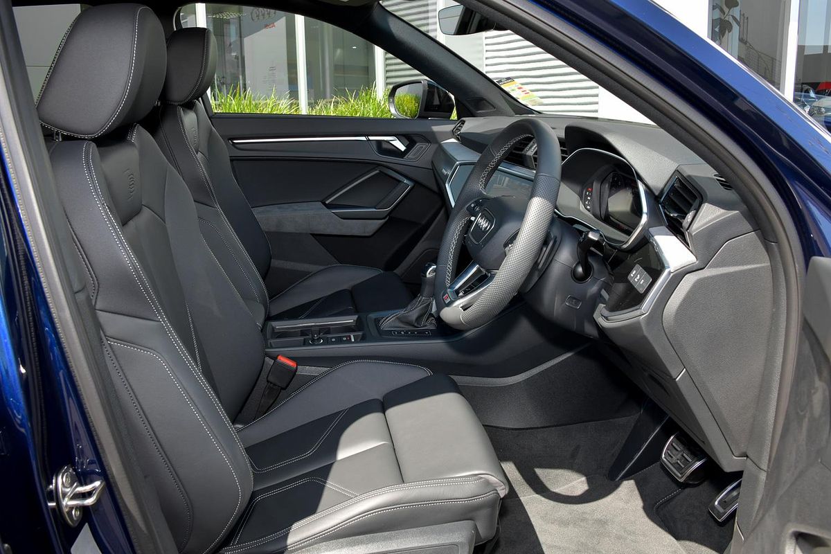 2024 Audi Q3 40 TFSI S line F3