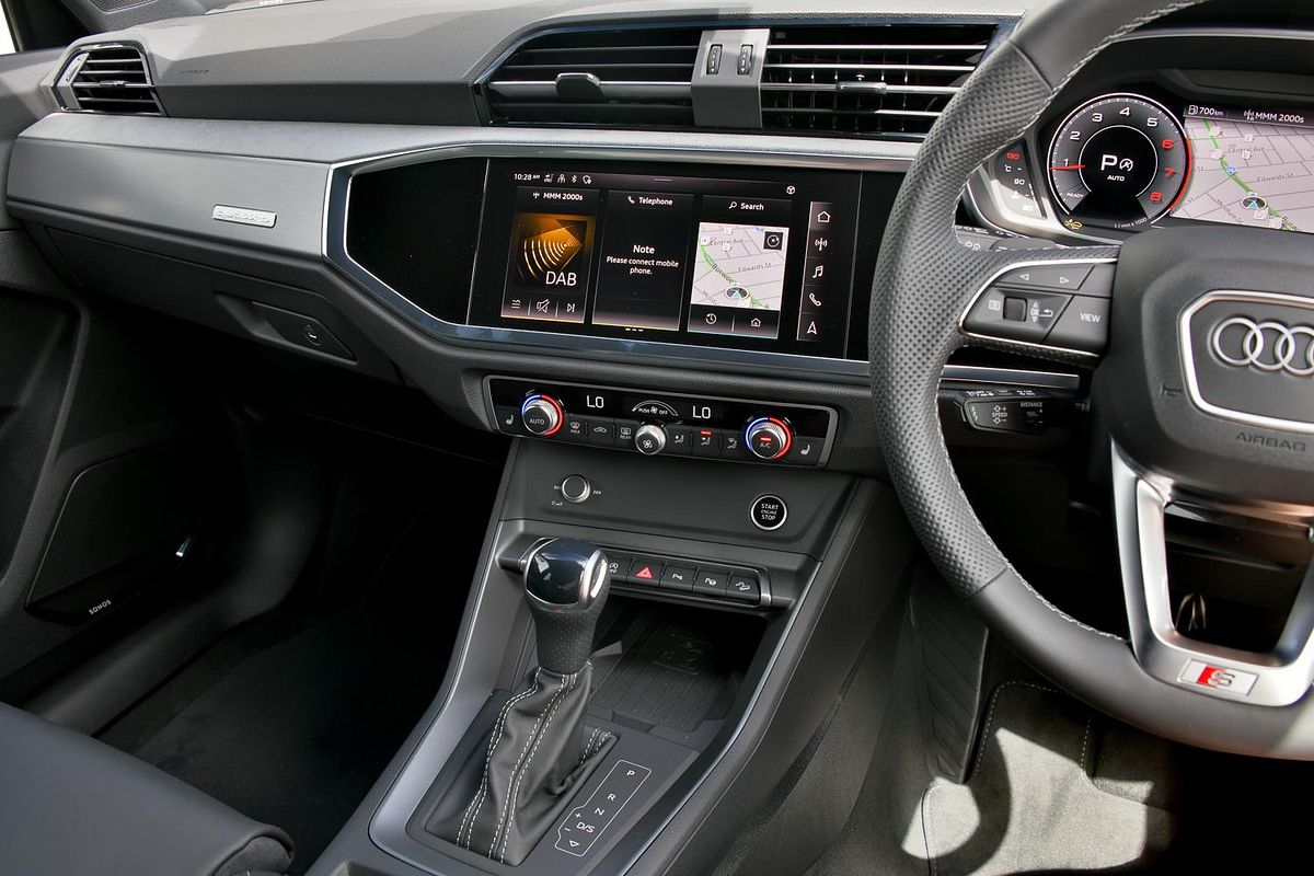 2024 Audi Q3 40 TFSI S line F3