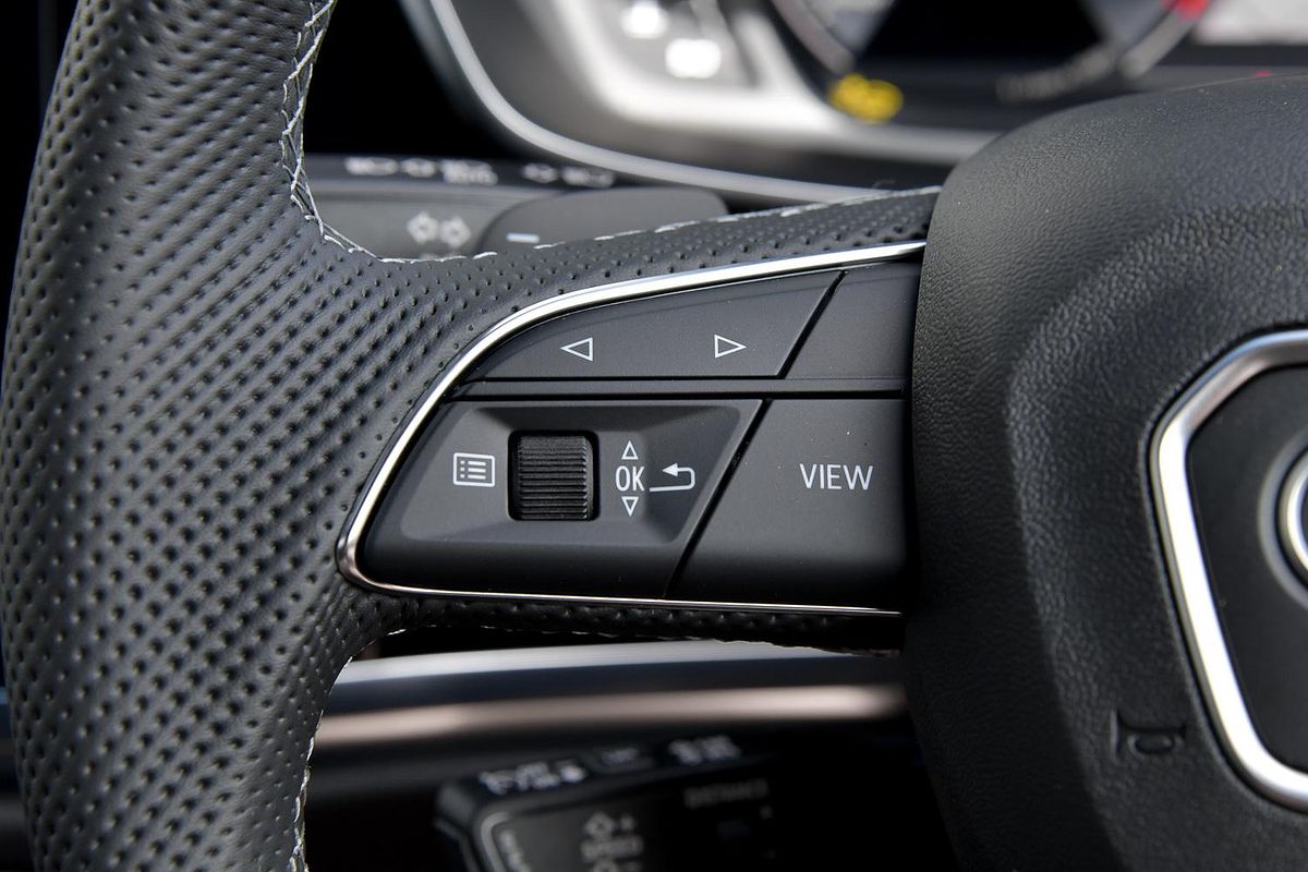2024 Audi Q3 40 TFSI S line F3