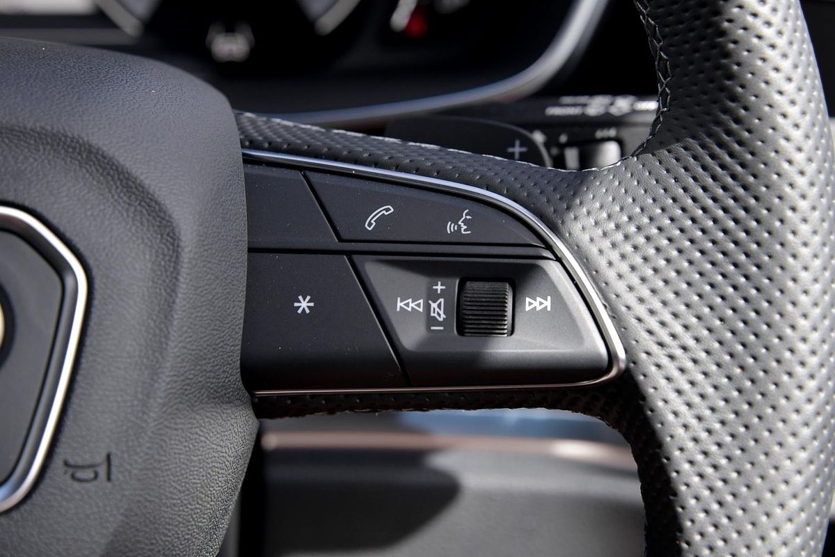 2024 Audi Q3 40 TFSI S line F3