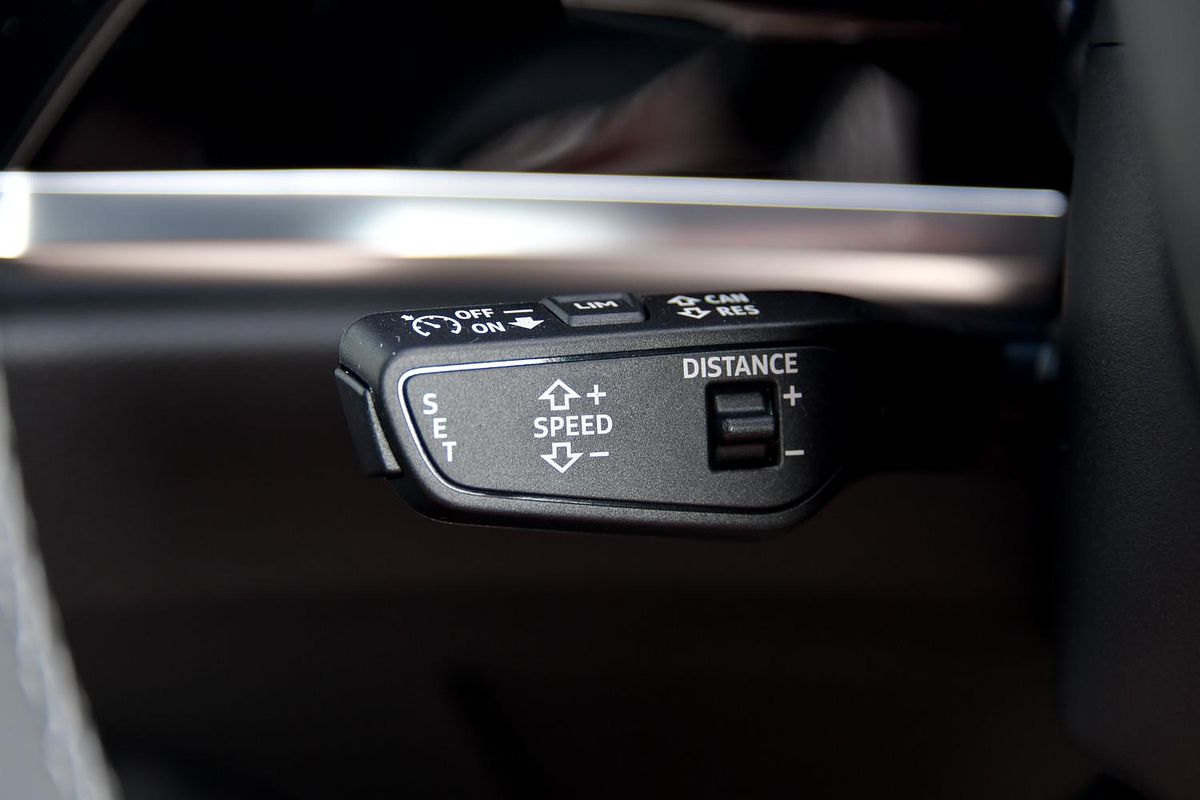 2024 Audi Q3 40 TFSI S line F3