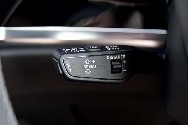 2024 Audi Q3 40 TFSI S line F3