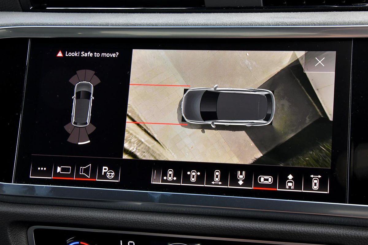 2024 Audi Q3 40 TFSI S line F3