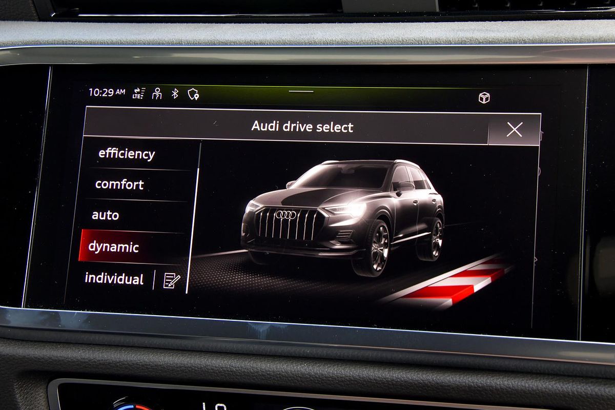 2024 Audi Q3 40 TFSI S line F3