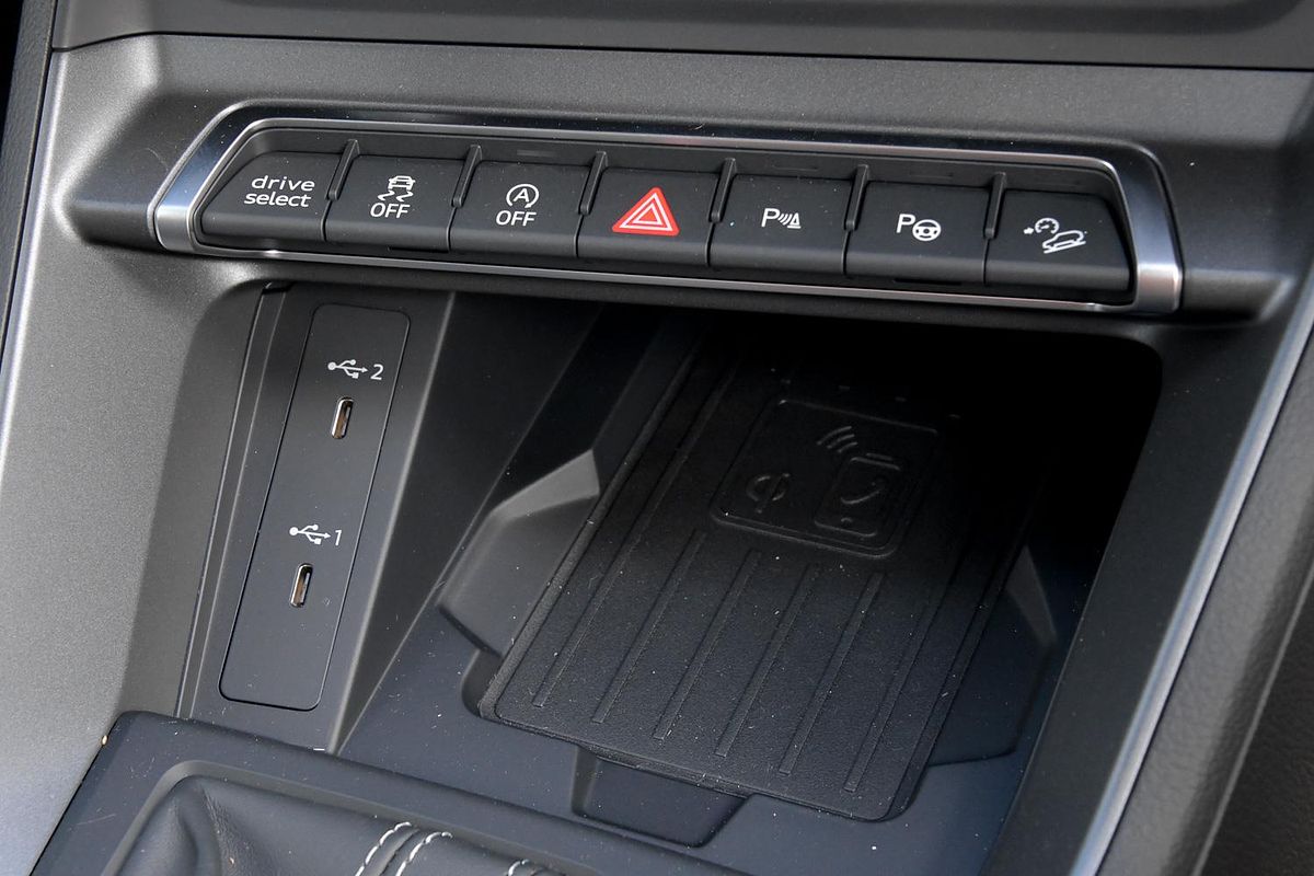 2024 Audi Q3 40 TFSI S line F3