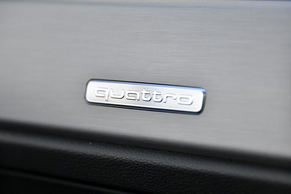 2024 Audi Q3 40 TFSI S line F3