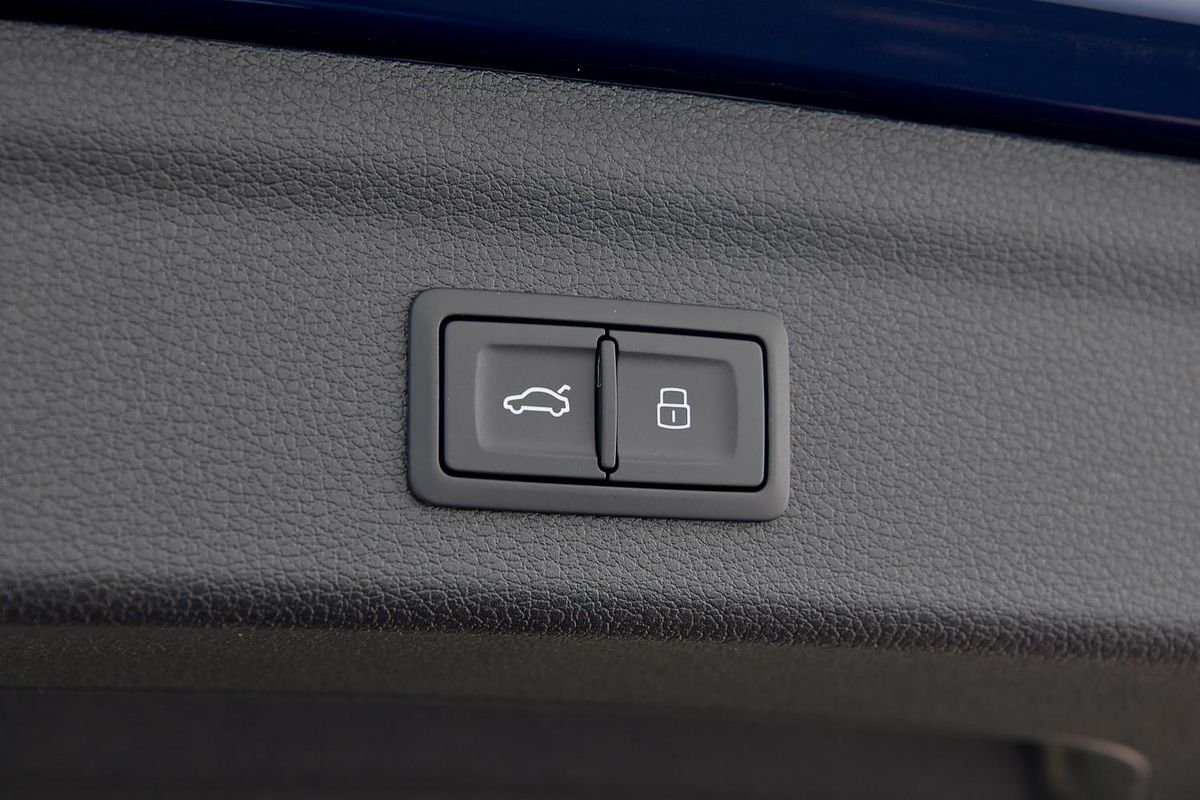 2024 Audi Q3 40 TFSI S line F3