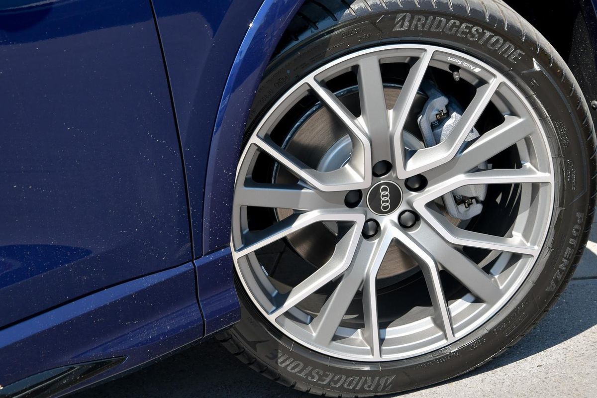 2024 Audi Q3 40 TFSI S line F3