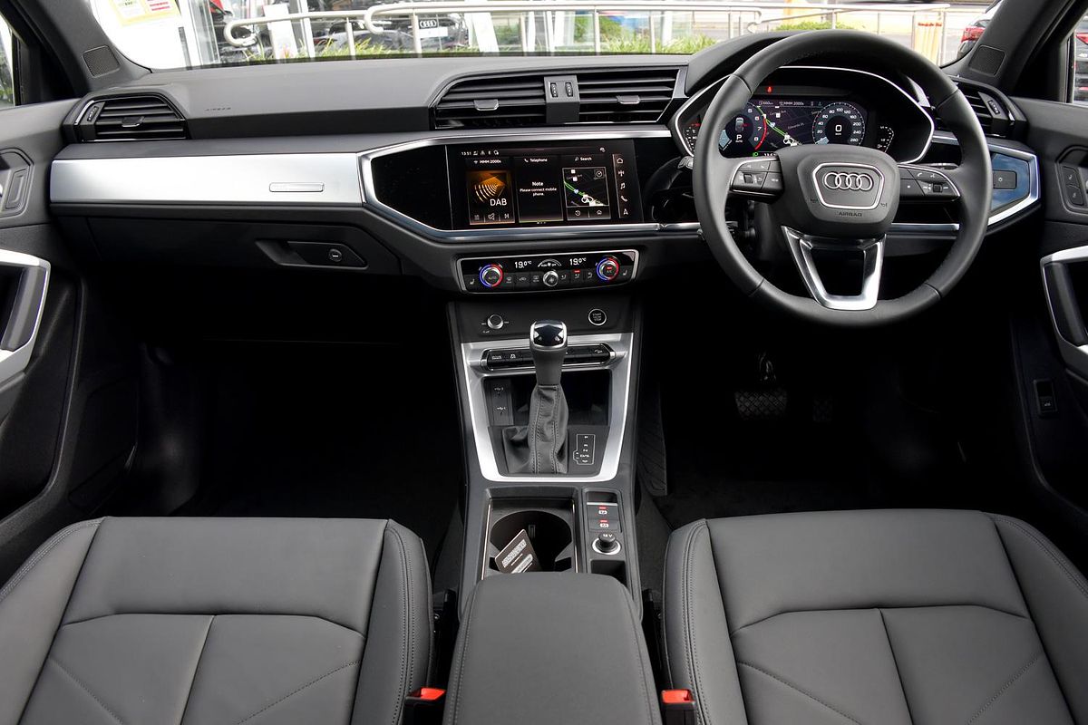 2024 Audi Q3 35 TFSI Dynamic Black F3