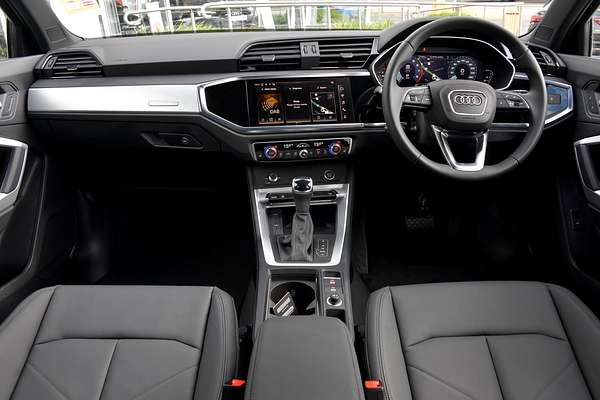 2024 Audi Q3 35 TFSI Dynamic Black F3