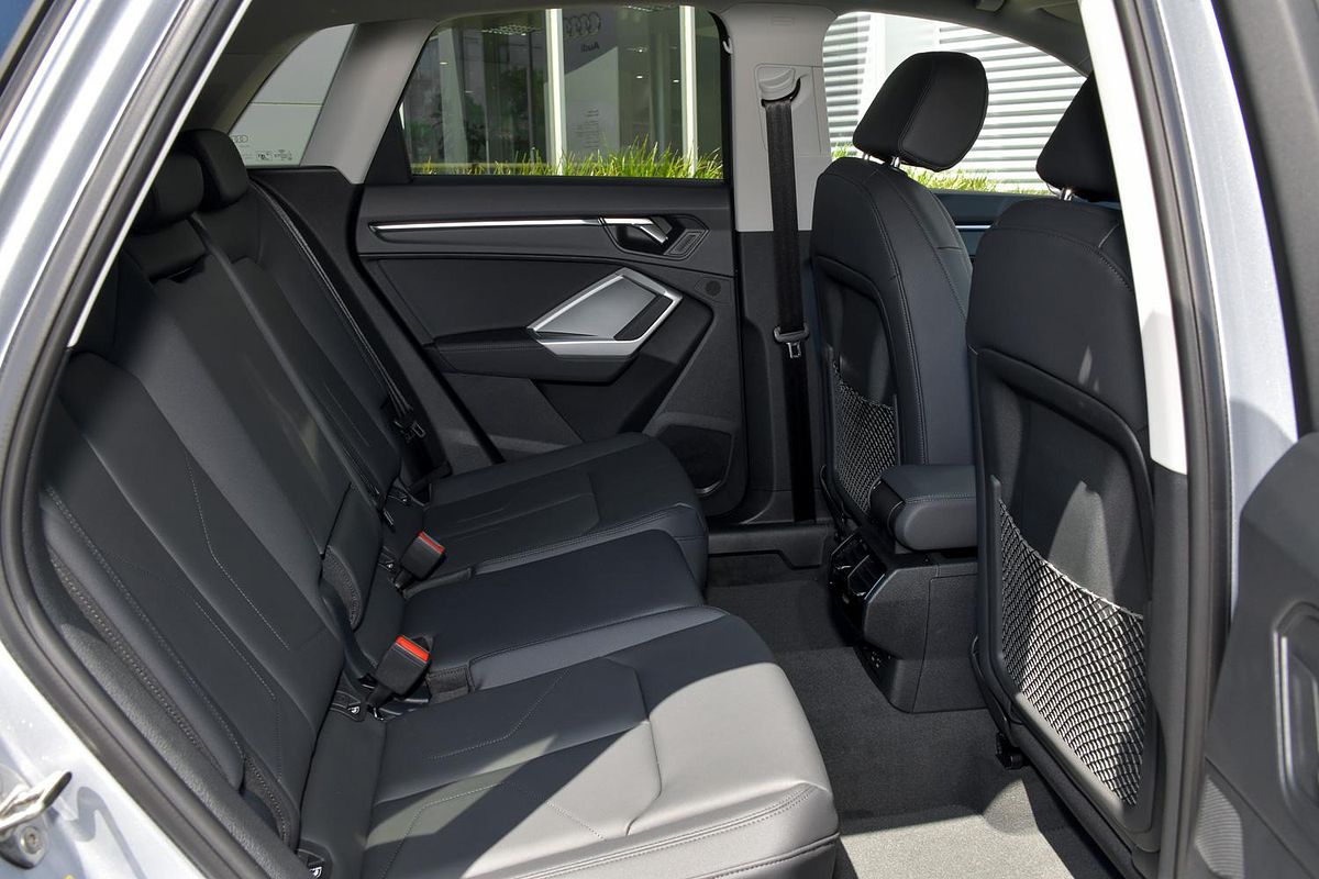 2024 Audi Q3 35 TFSI Dynamic Black F3