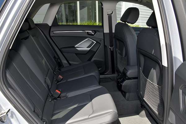 2024 Audi Q3 35 TFSI Dynamic Black F3