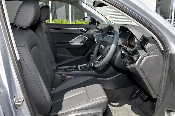 2024 Audi Q3 35 TFSI Dynamic Black F3