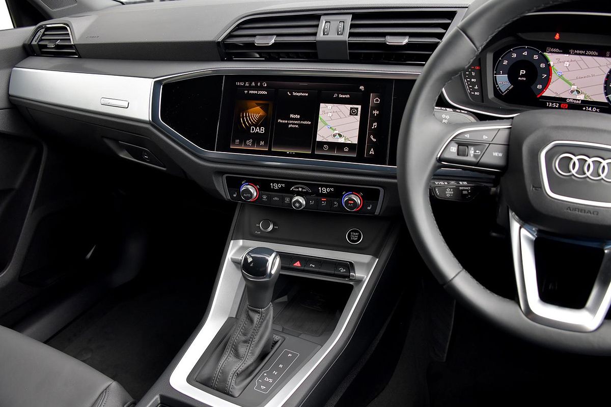 2024 Audi Q3 35 TFSI Dynamic Black F3