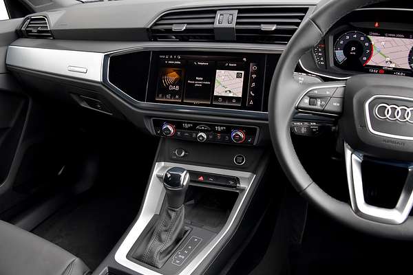 2024 Audi Q3 35 TFSI Dynamic Black F3