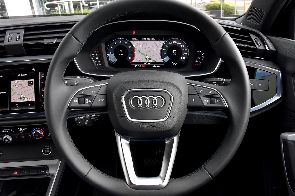 2024 Audi Q3 35 TFSI Dynamic Black F3