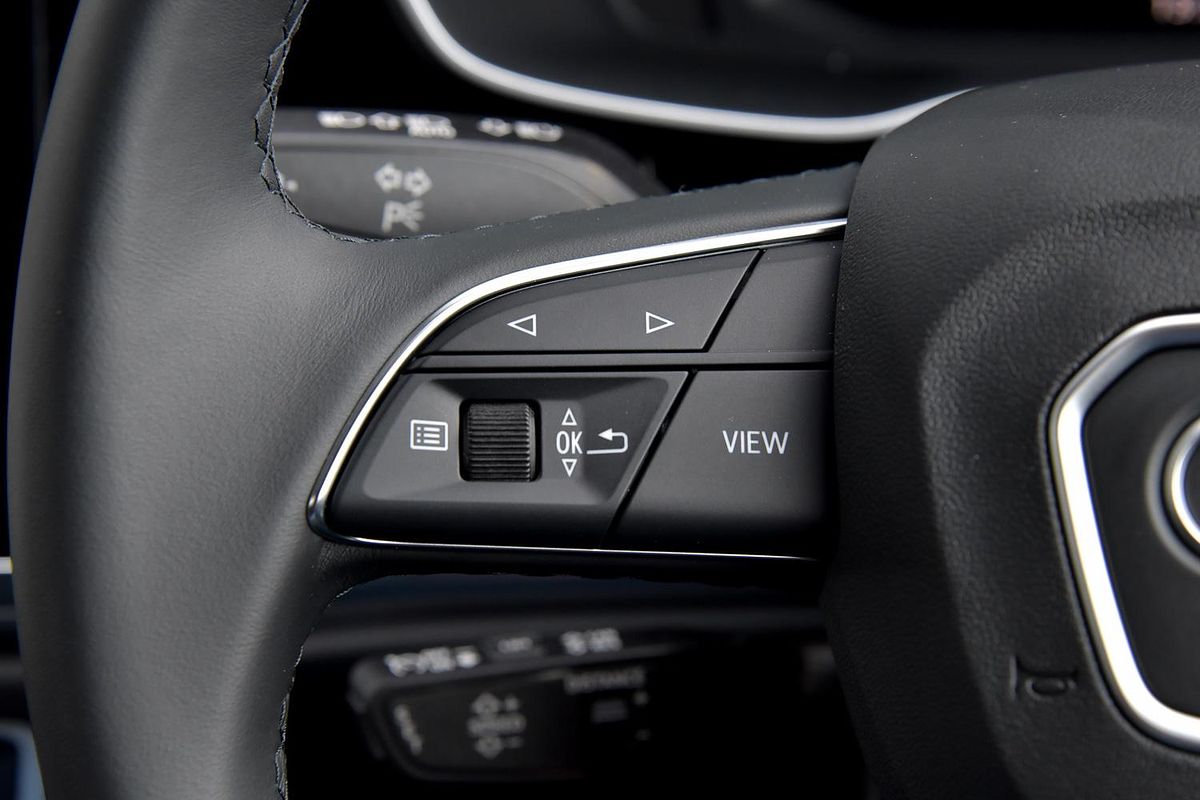 2024 Audi Q3 35 TFSI Dynamic Black F3
