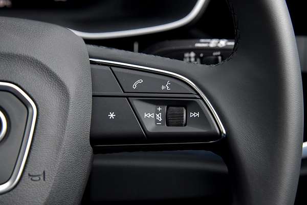 2024 Audi Q3 35 TFSI Dynamic Black F3