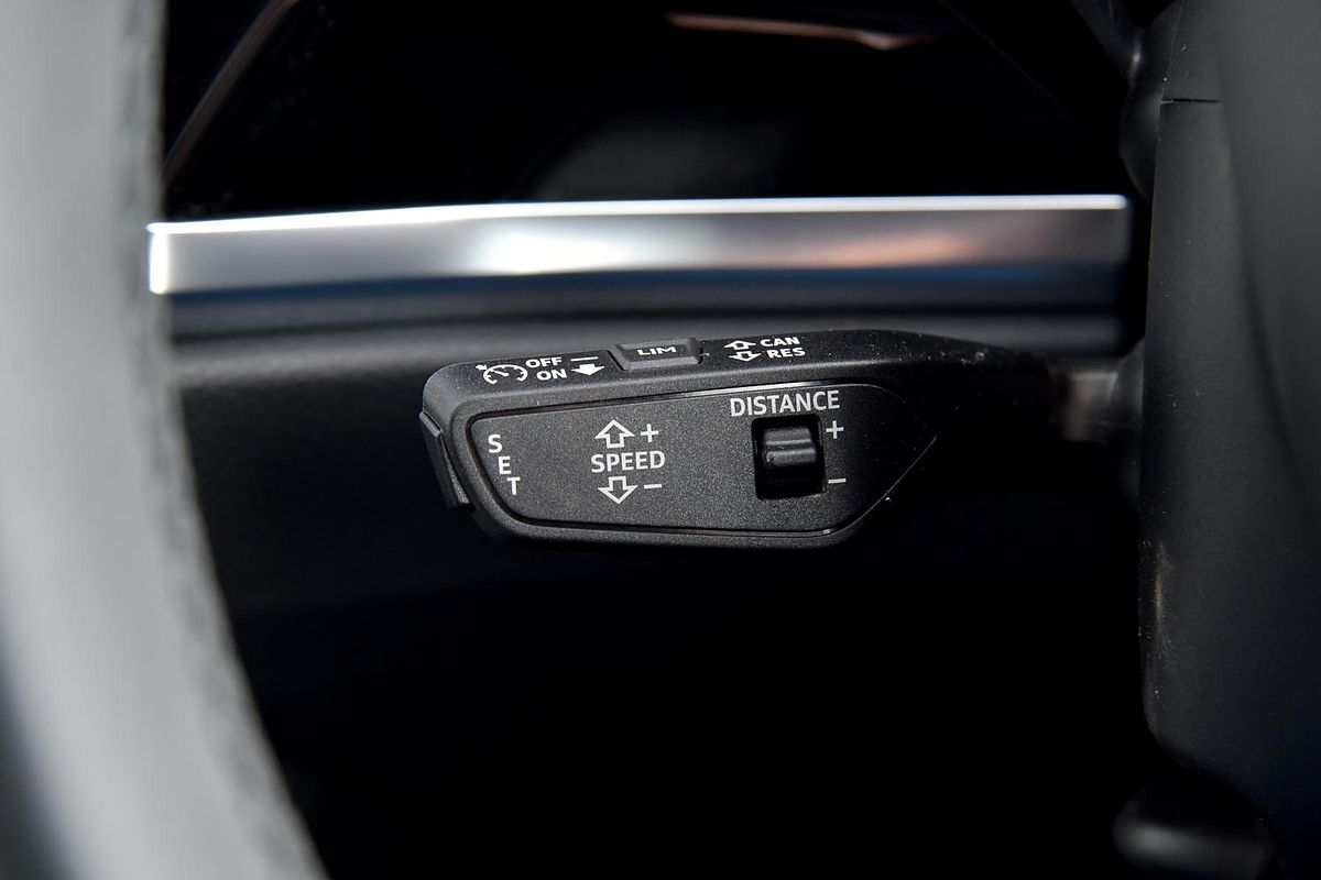 2024 Audi Q3 35 TFSI Dynamic Black F3