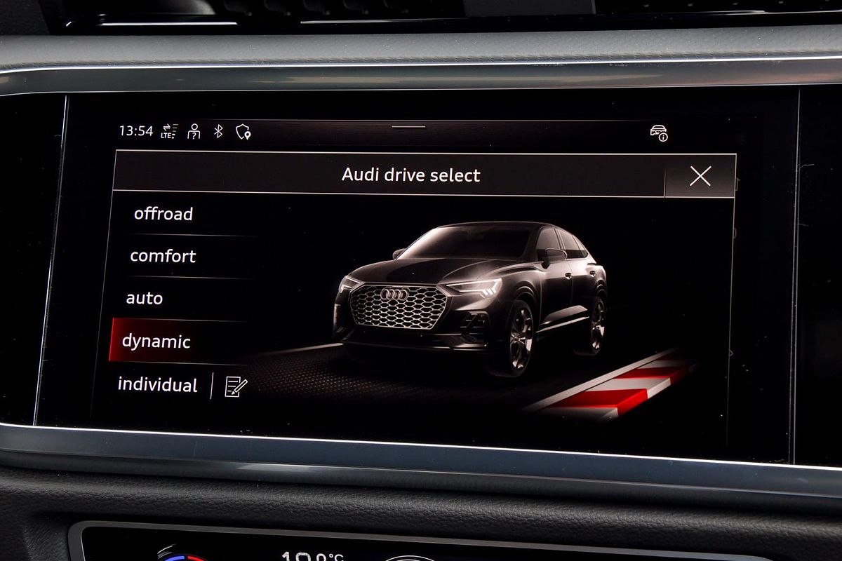 2024 Audi Q3 35 TFSI Dynamic Black F3