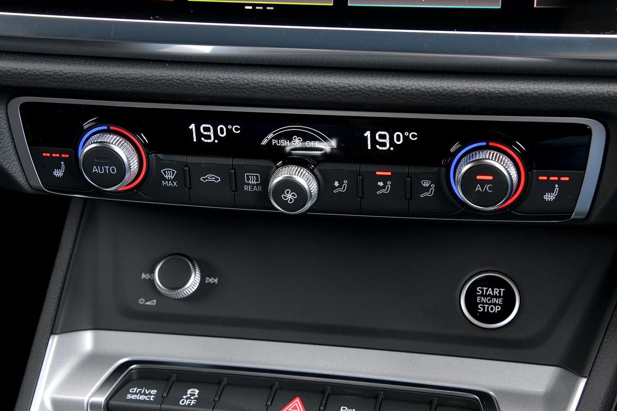 2024 Audi Q3 35 TFSI Dynamic Black F3