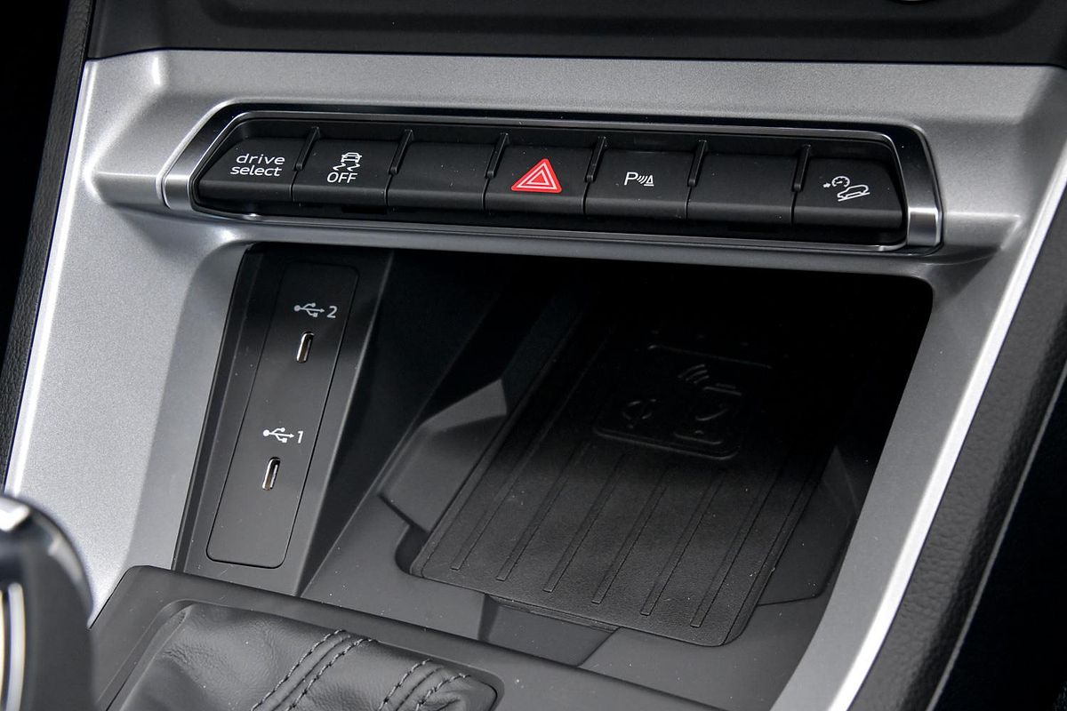 2024 Audi Q3 35 TFSI Dynamic Black F3