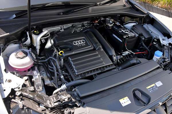 2024 Audi Q3 35 TFSI Dynamic Black F3